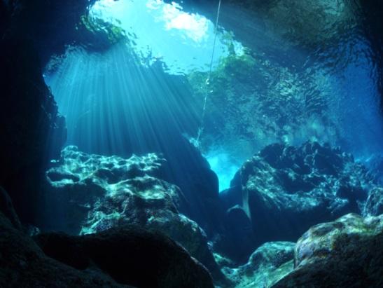 サイパン ダイビングポイント グロット 世界有数の洞窟ポイント